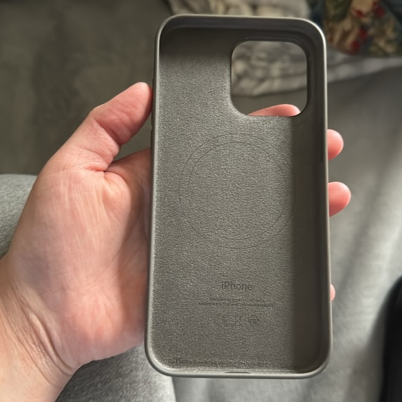 APPLE MAGSAFE SILICONE IPHONE 15 PRO MAX CASE - Picture 5 of 10